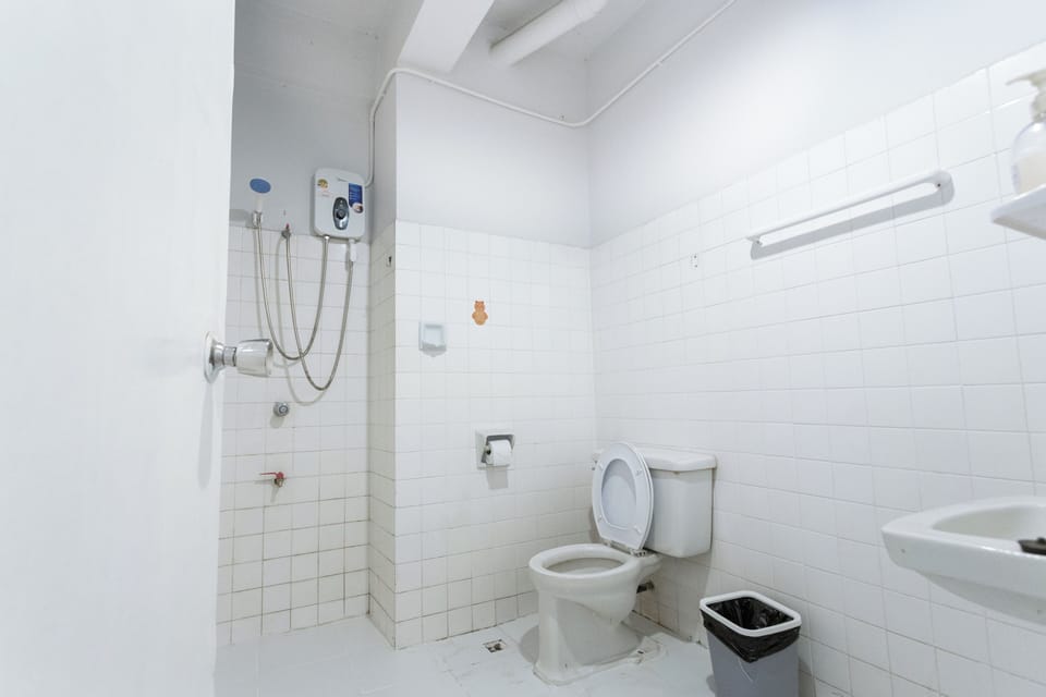 Studio, Balcony | Bathroom | Shower, bidet, towels, soap