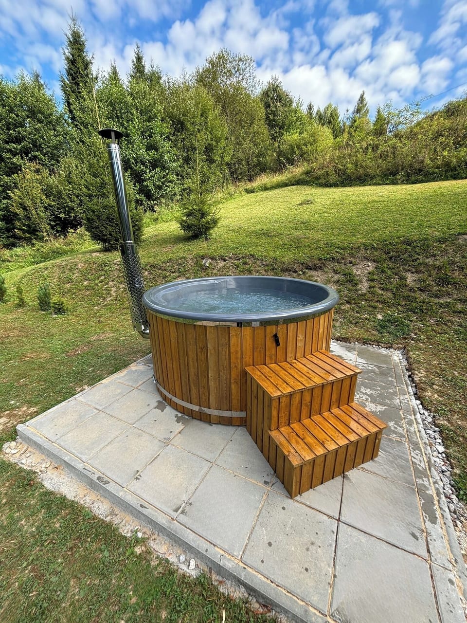 Outdoor spa tub