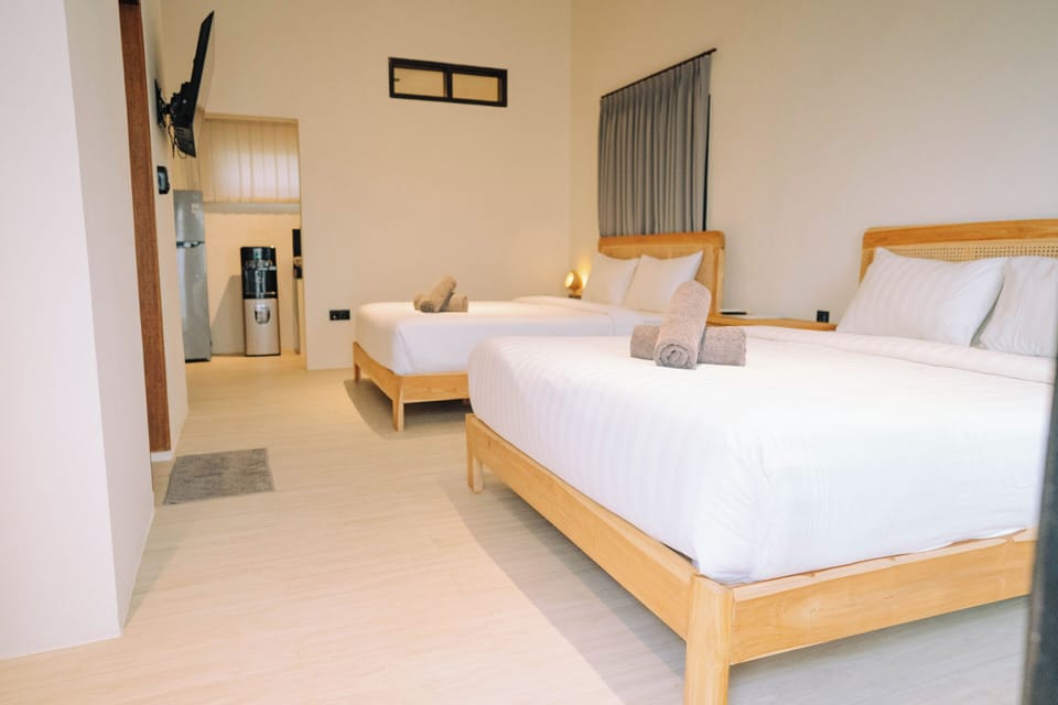 Family Studio with Private Kitchen (Two Queen Beds) | Desk, laptop workspace, free WiFi