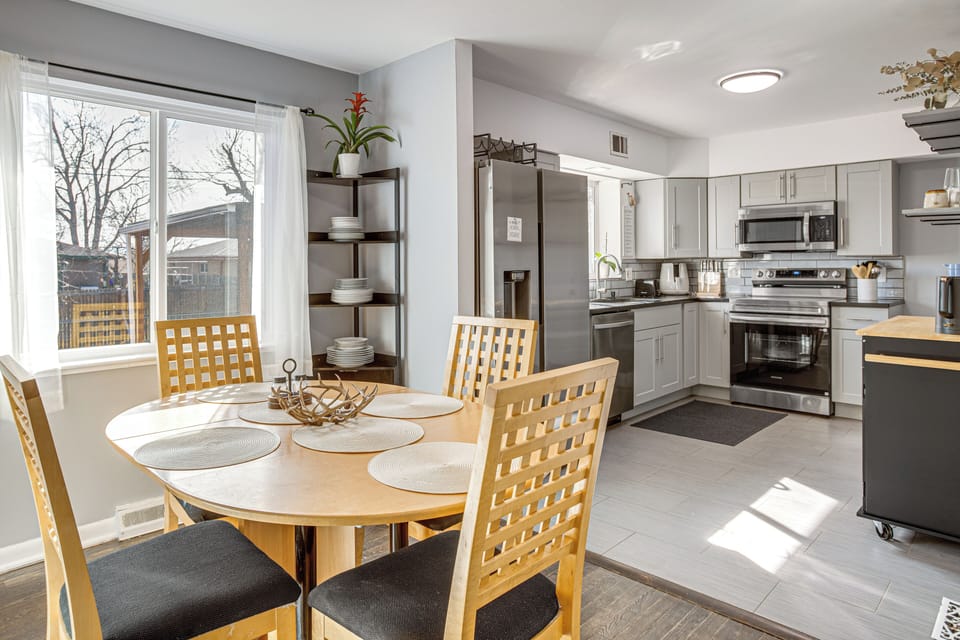 Dining Area | Main Level
