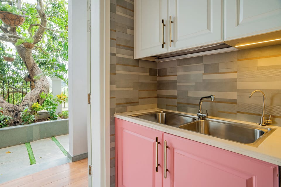 Deluxe Villa, Balcony, City View | Private kitchen