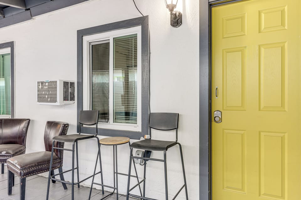 Covered Patio w/ Seating