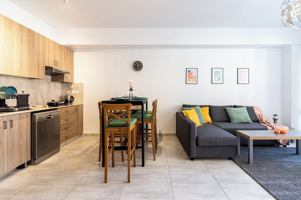 Apartment, 2 Bedrooms, Kitchen, City View | Private kitchen | Coffee/tea maker, full-size fridge, microwave, oven