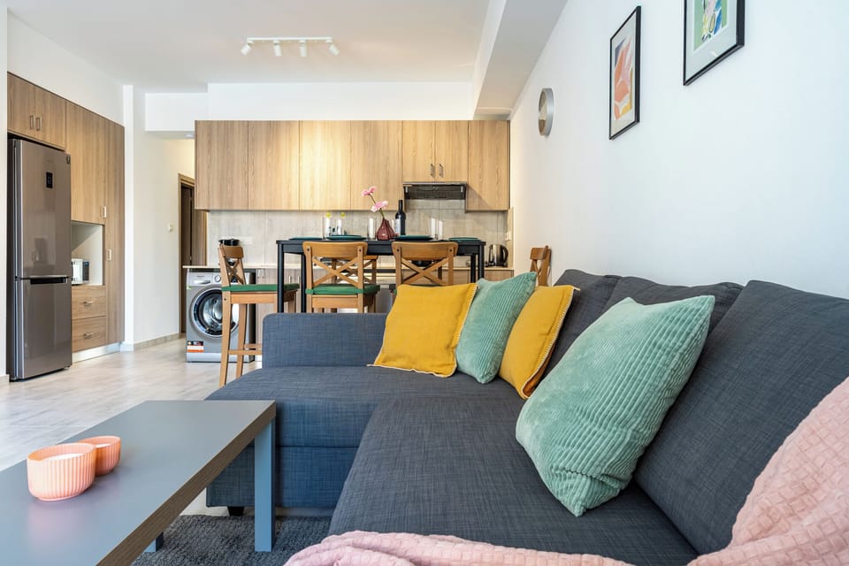 Apartment, 2 Bedrooms, Kitchen, City View | Living room | Smart TV, Netflix, streaming services