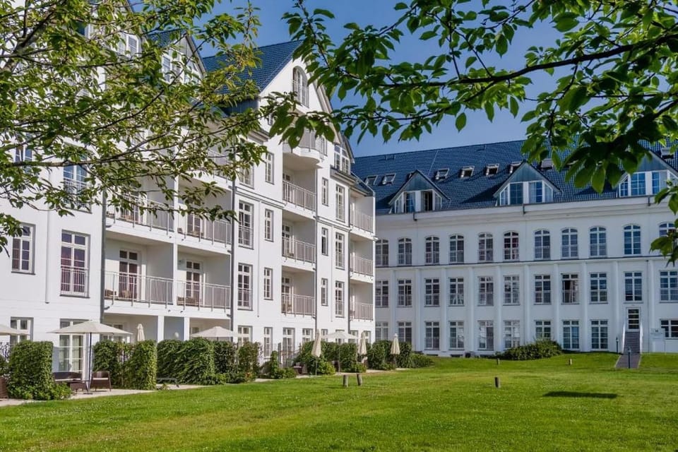 Hotel Exterior [summer]