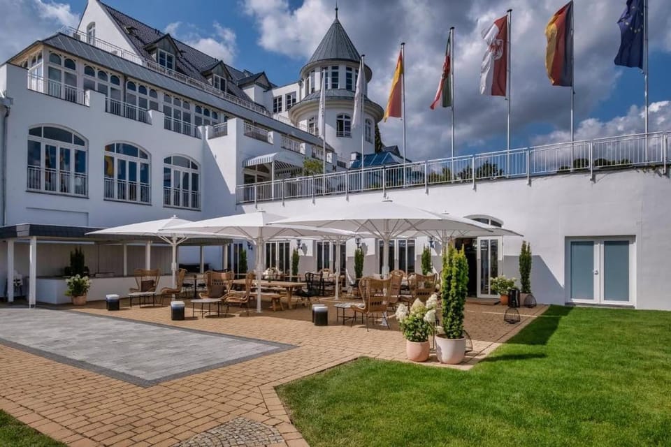 Hotel Exterior [summer]