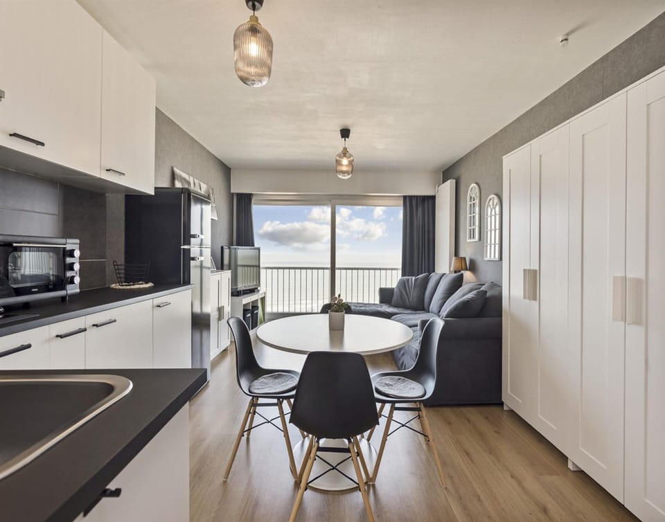 Classic Apartment, 2 Bedrooms | Private kitchen | Fridge, microwave, oven, dishwasher