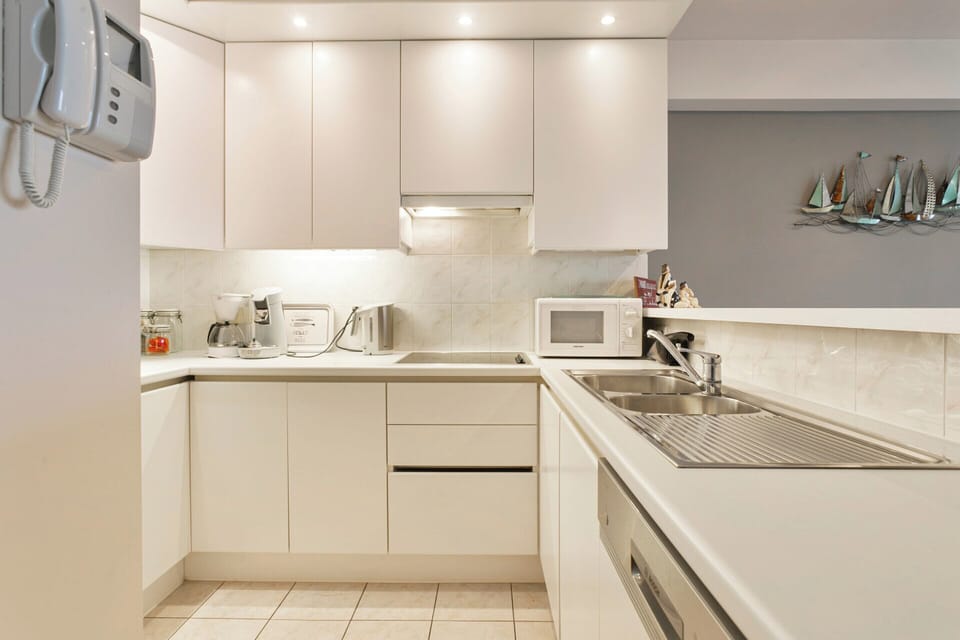 Comfort Apartment, 2 Bedrooms | Private kitchen | Fridge, microwave, oven, dishwasher