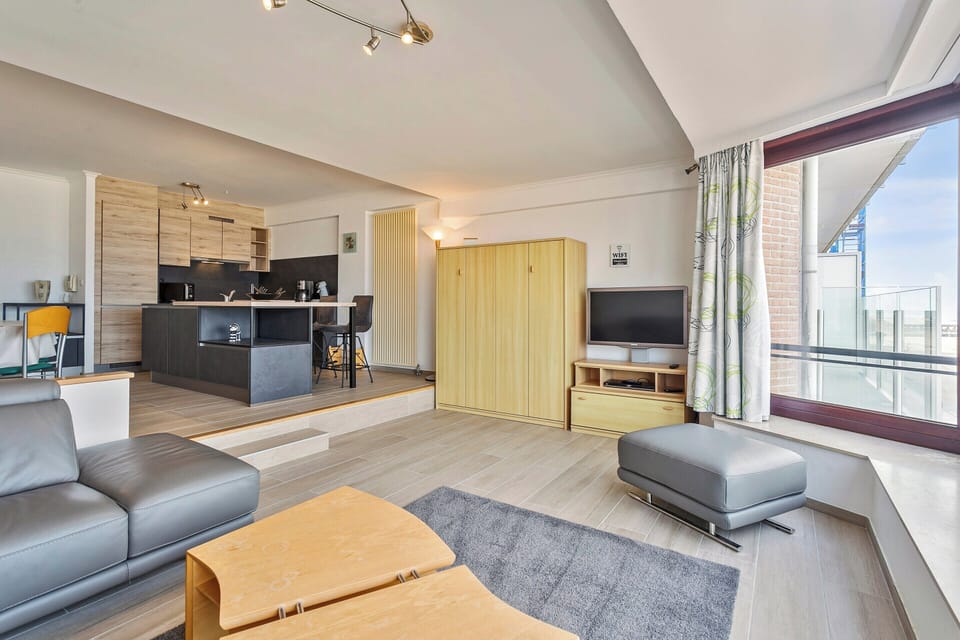 Classic Apartment, 3 Bedrooms | Living room
