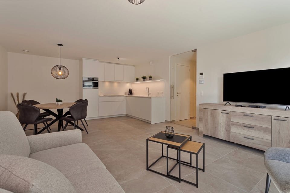 Classic Apartment, 2 Bedrooms | Living room