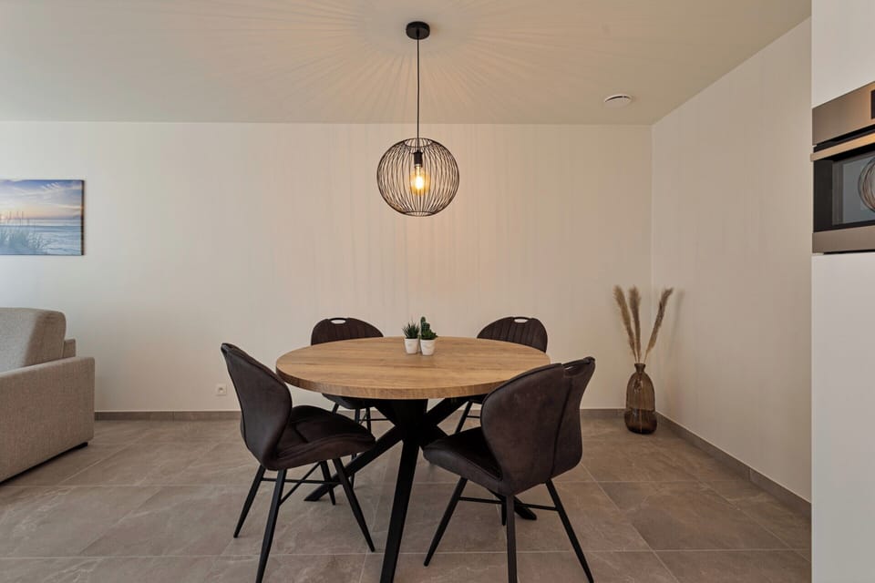Classic Apartment, 2 Bedrooms | Dining