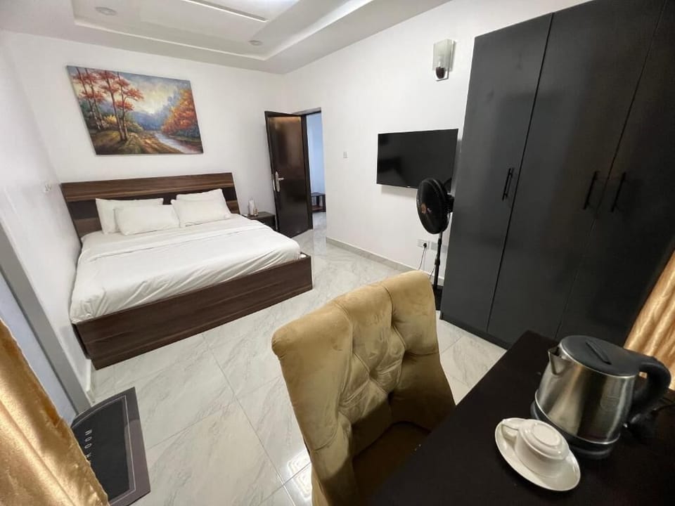 Comfort Room, Balcony, City View | Desk, laptop workspace, blackout drapes, soundproofing
