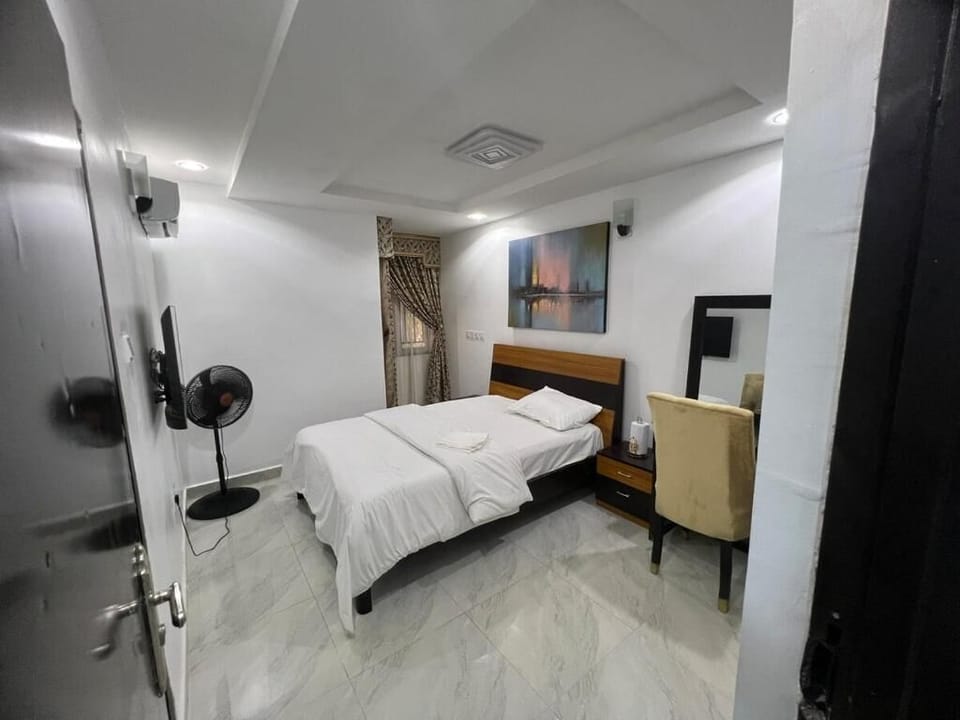 Comfort Room, Balcony, City View | Desk, laptop workspace, blackout drapes, soundproofing