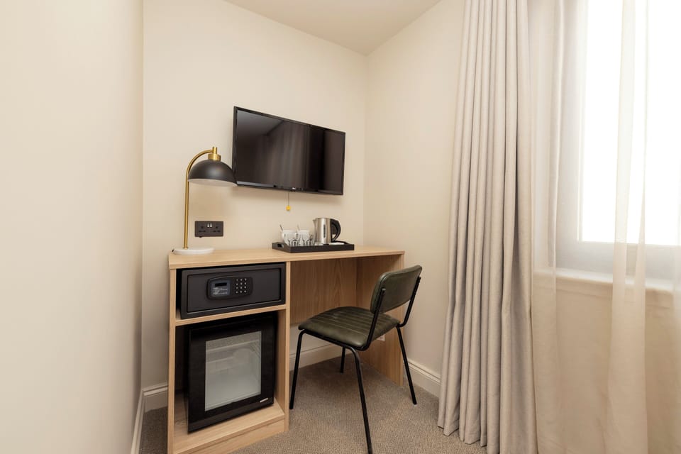 Comfort Double Room, City View | Interior