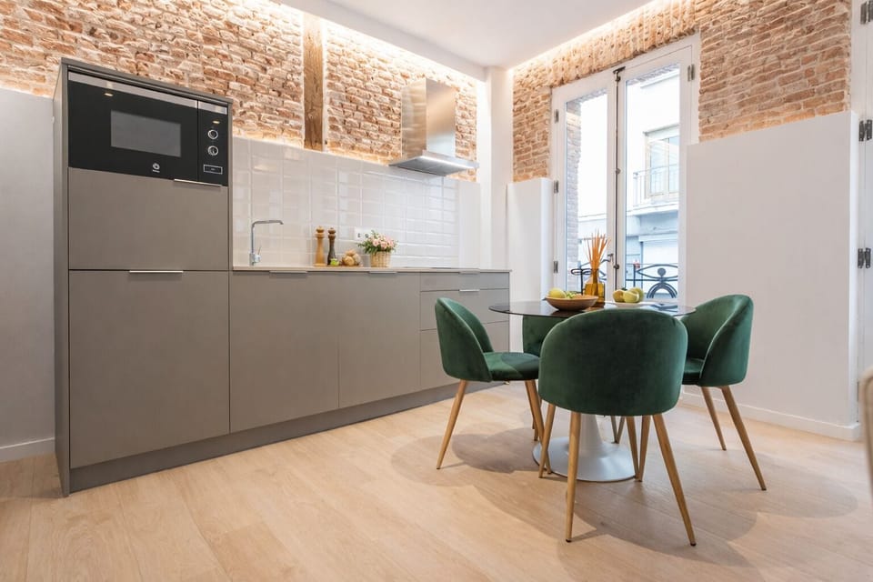 Panoramic Apartment | Private kitchen | Fridge, microwave, stovetop, toaster
