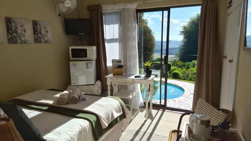 Single Room, Garden View | Desk, iron/ironing board, WiFi (free), individually decorated
