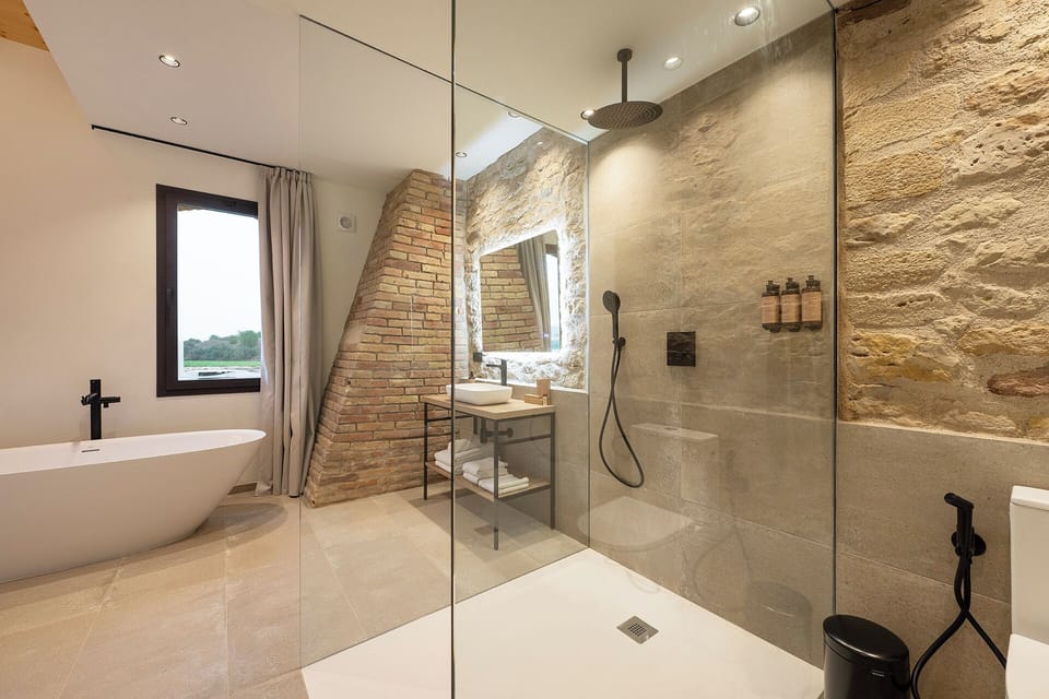 Premium Double or Twin Room, Patio, Mountain View | Bathroom | Free toiletries, hair dryer, bathrobes, towels