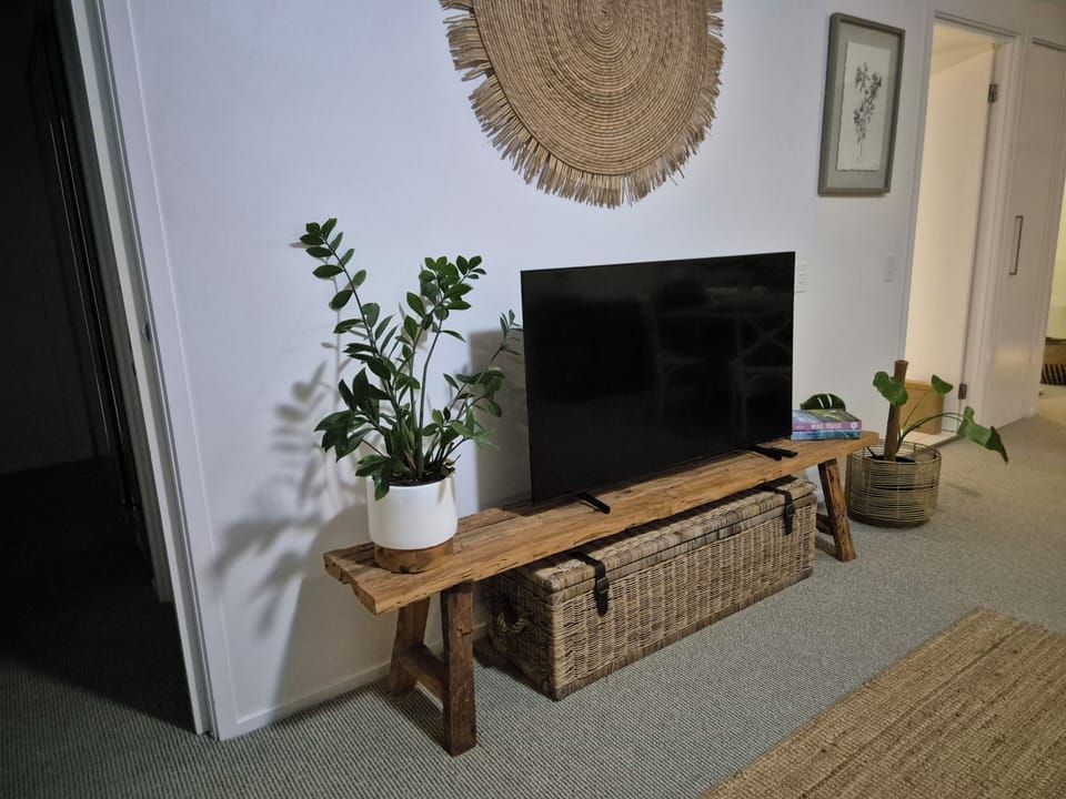 Deluxe Apartment, River View | Interior