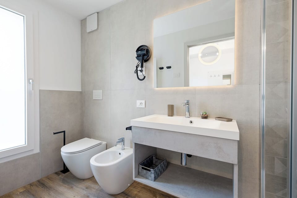Superior Quadruple Room, Garden View | Bathroom | Shower, hair dryer, bidet, towels