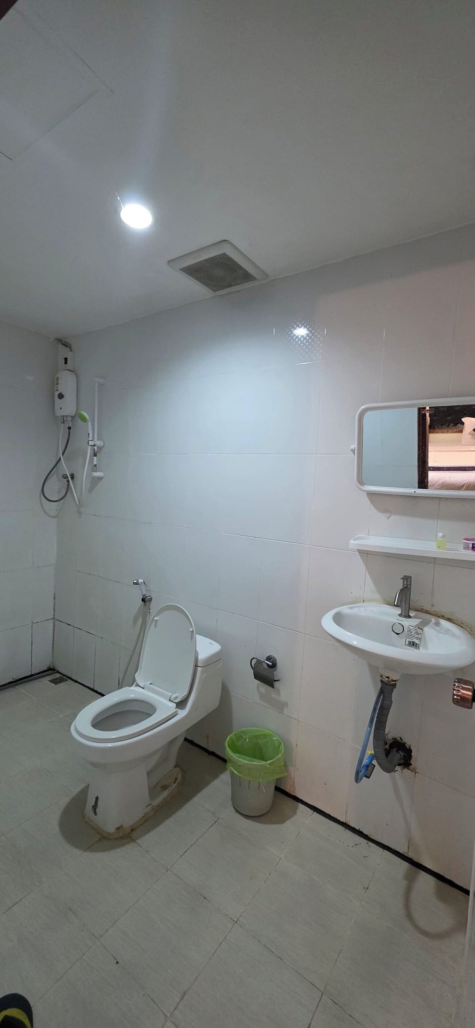 Standard Double Room | Bathroom | Shower, slippers, towels, soap