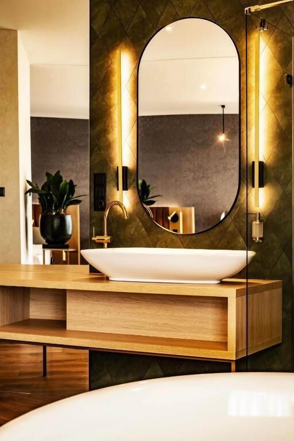 Luxury Suite, River View | Bathroom | Shower, free toiletries, hair dryer, slippers