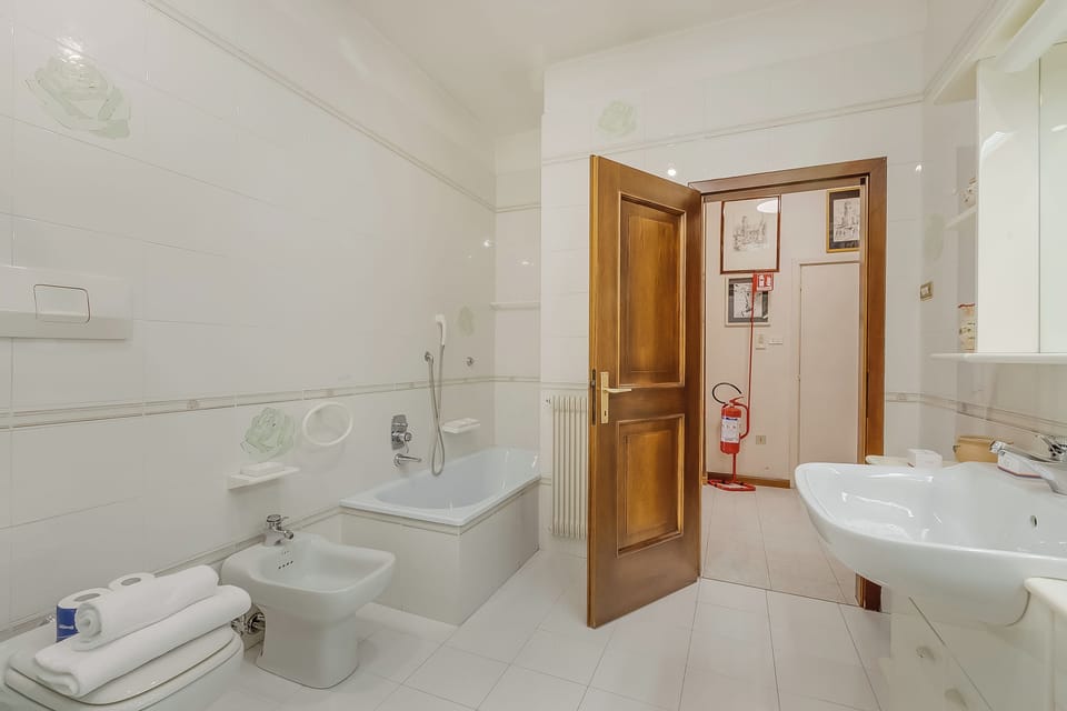 Standard Apartment, 3 Bedrooms, Balcony (Rosa Apartment, Balcony and AC) | Bathroom