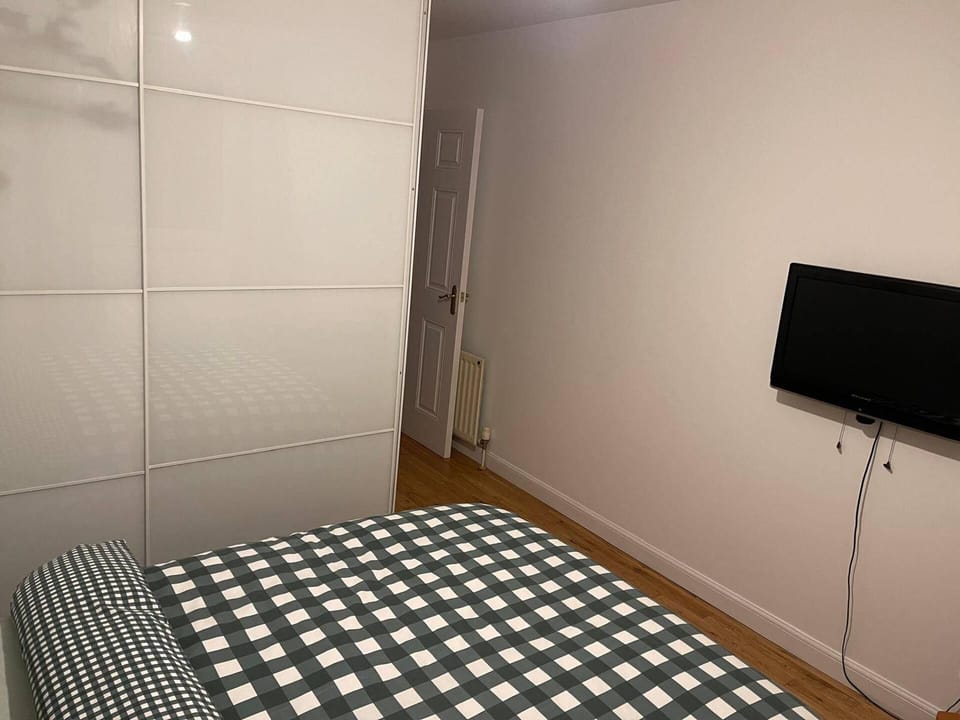 2 bedrooms, iron/ironing board, WiFi (free), bed sheets