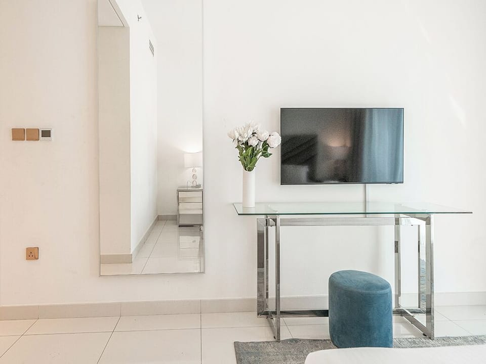 Standard Apartment, City View | Interior