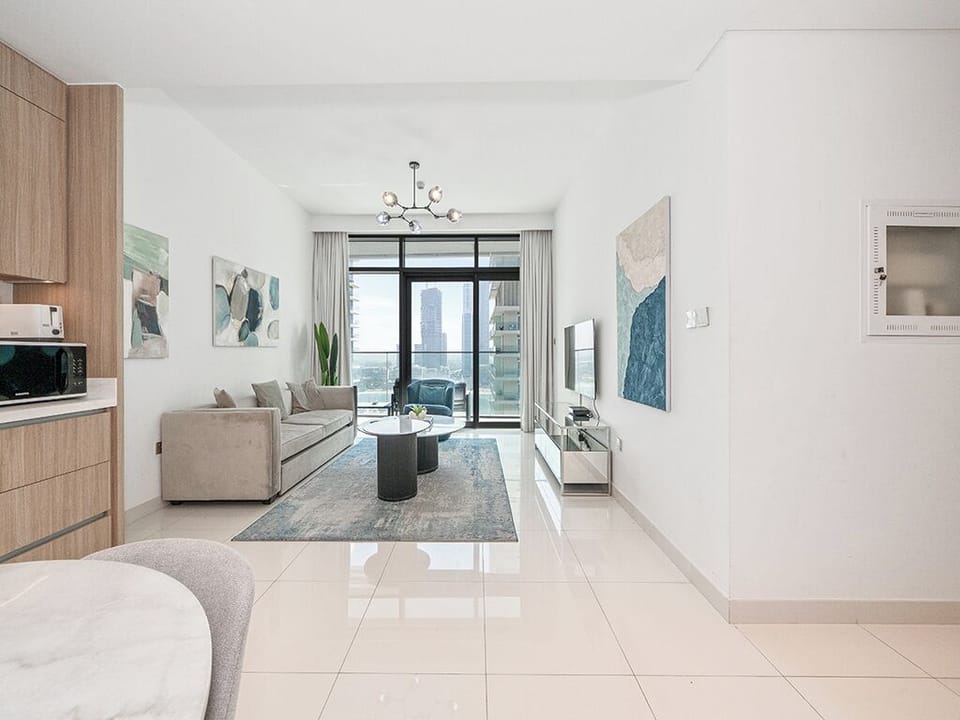Standard Apartment, City View | Living area