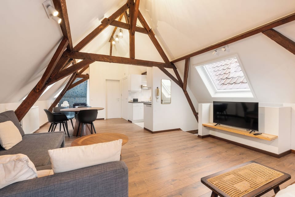 Loft, City View | Living area