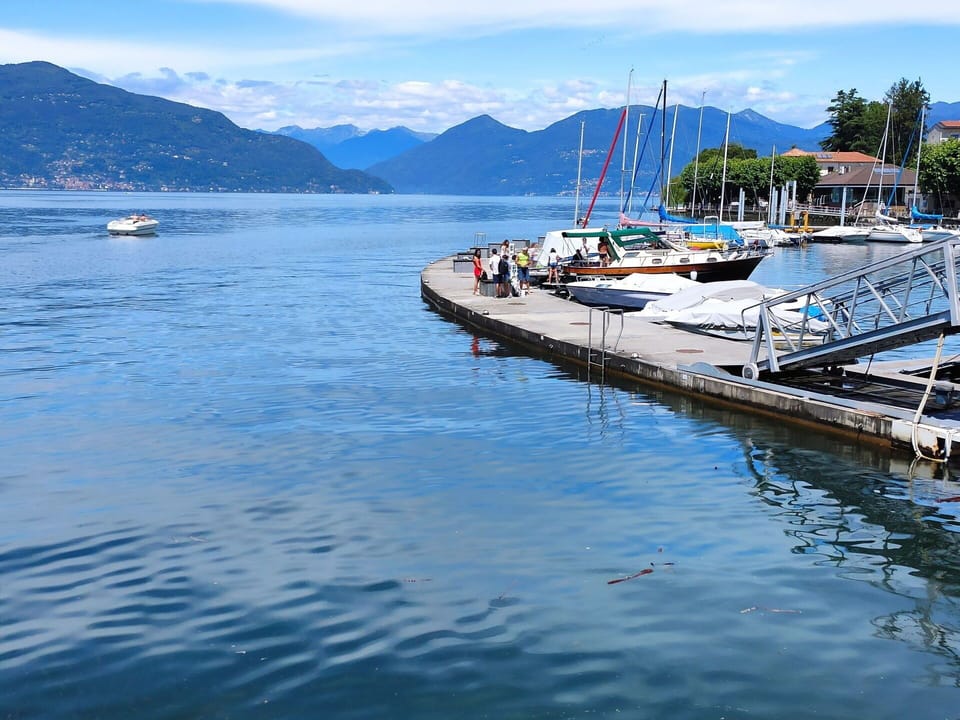Boat, Water, Body Of Water, Watercraft, Mountainous Landforms, Boats And Boating--Equipment And Supplies, Waterway, Coastal And Oceanic Landforms, Marina, Lake