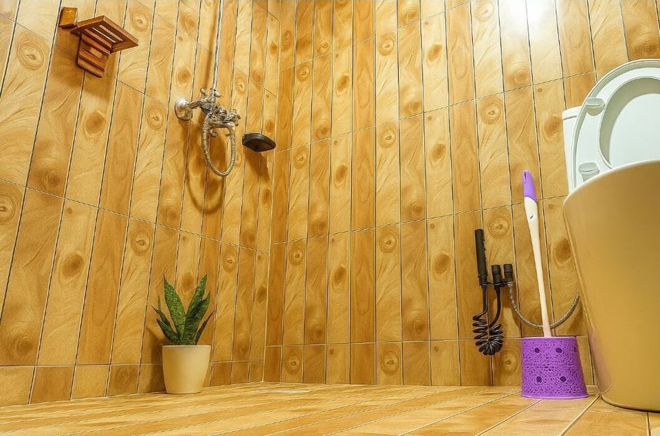 Deluxe Double Room, Balcony, Lake View | Bathroom | Bathrobes, slippers