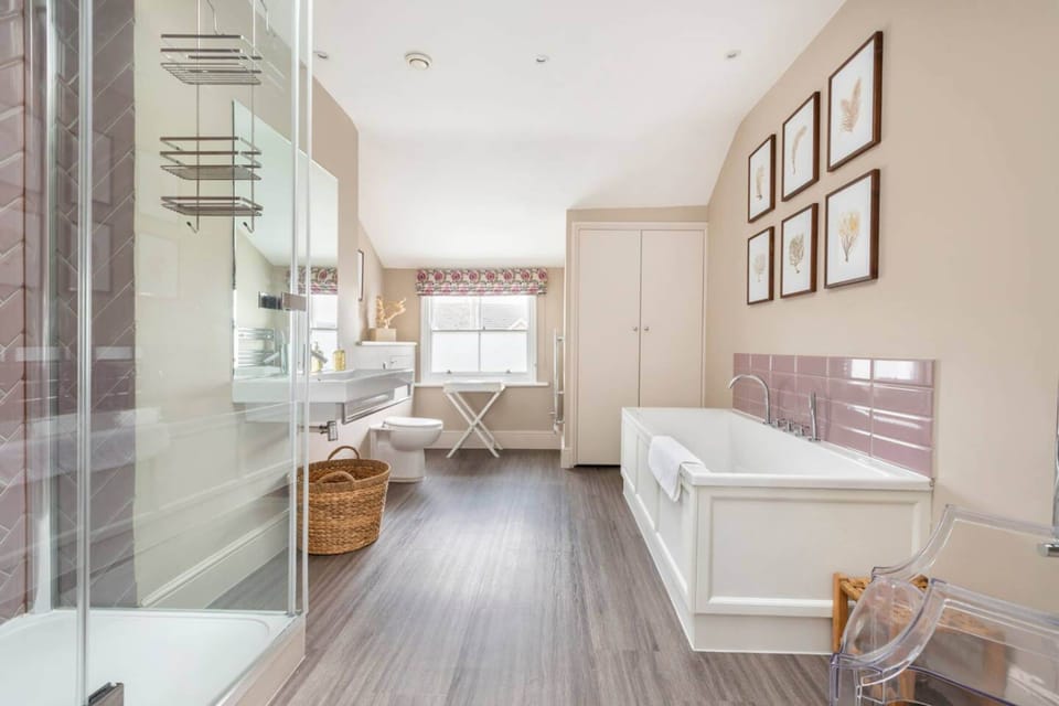 Green Leafy 2 Bedroom in Clapham Apartment in London