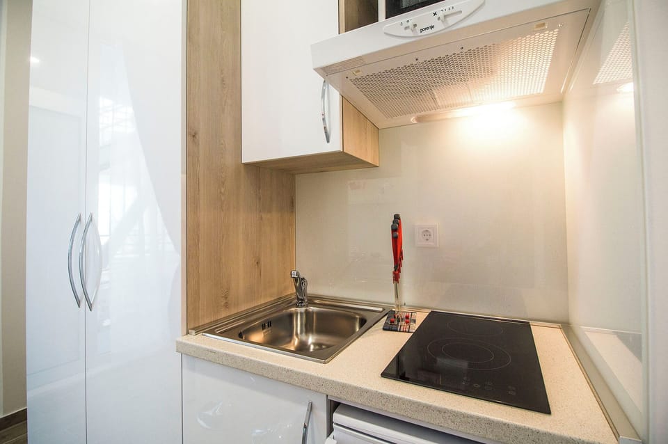 Classic Studio, Ocean View | Private kitchen | Mini-fridge, microwave, stovetop, cookware/dishes/utensils