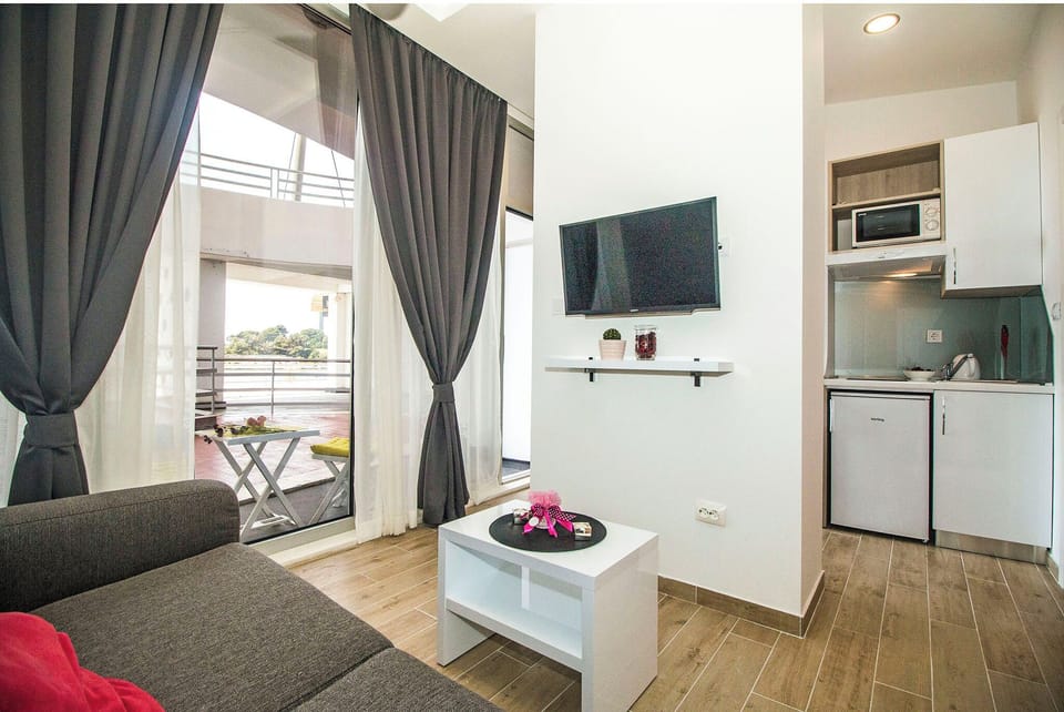 Classic Studio, Ocean View | Living area