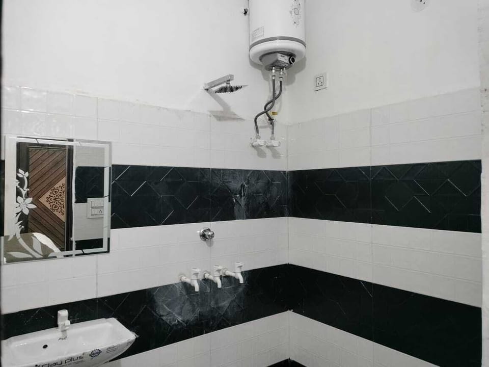 Shower, free toiletries, towels, soap
