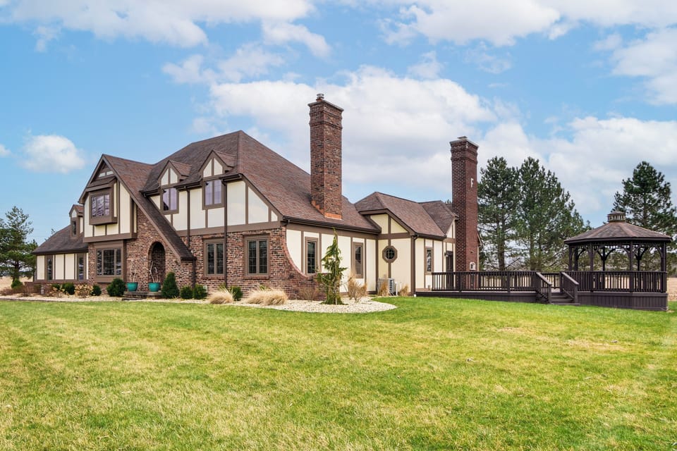 House (5 Bedrooms) | Interior