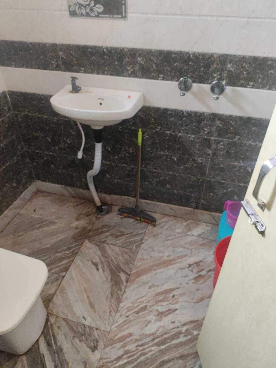 Standard Double Room | Bathroom | Shower, towels, soap
