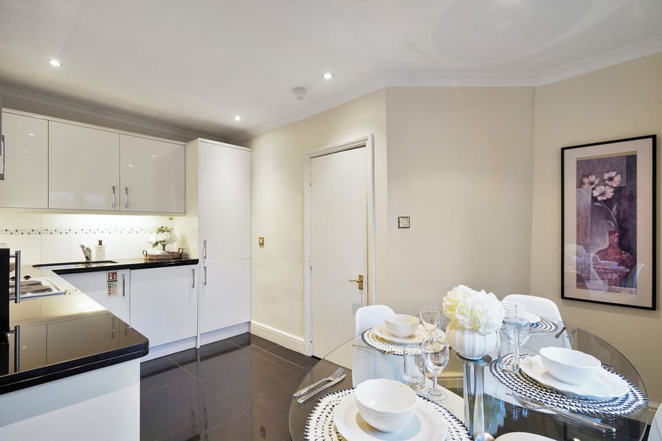 Deluxe Apartment | Dining