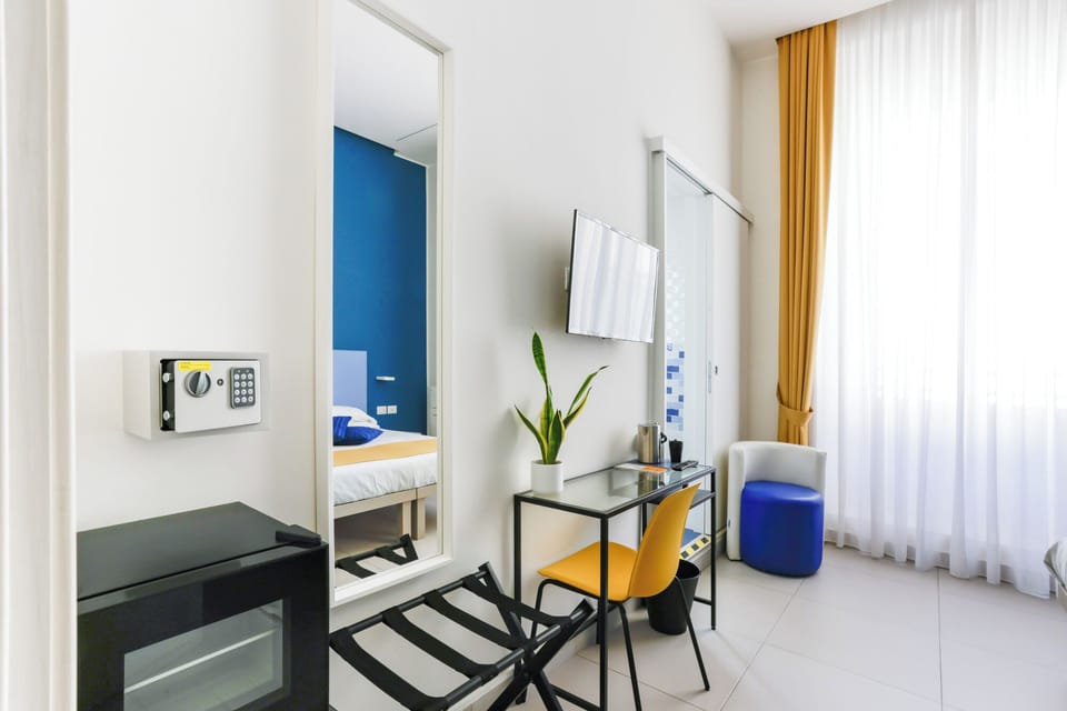 Double Room, 1 Double Bed, Non Smoking, Pets Not Allowed | In-room safe, desk, laptop workspace, blackout drapes