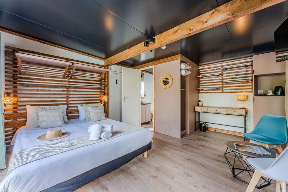 Deluxe Double Room | Individually decorated, individually furnished, desk, soundproofing