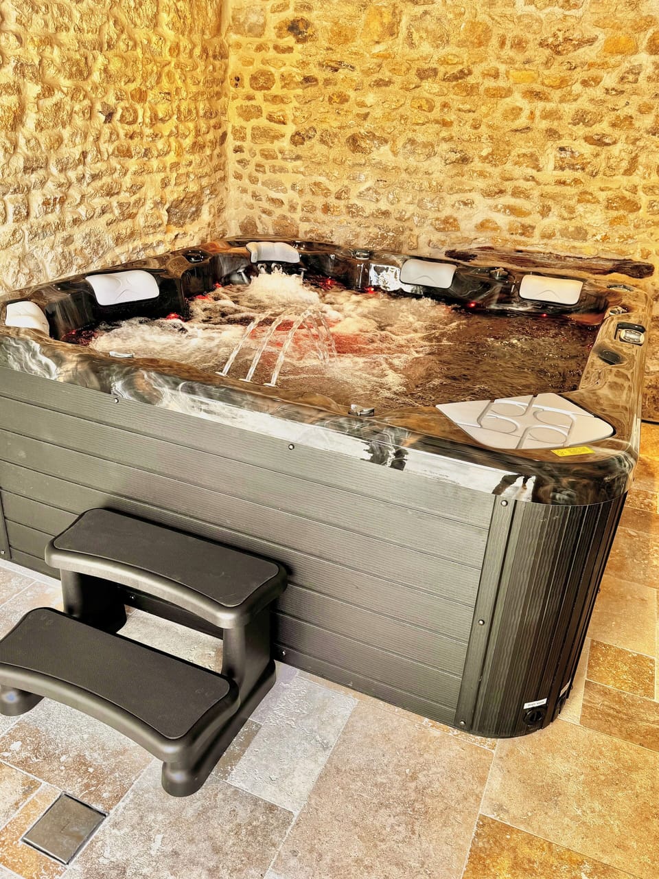 Indoor spa tub
