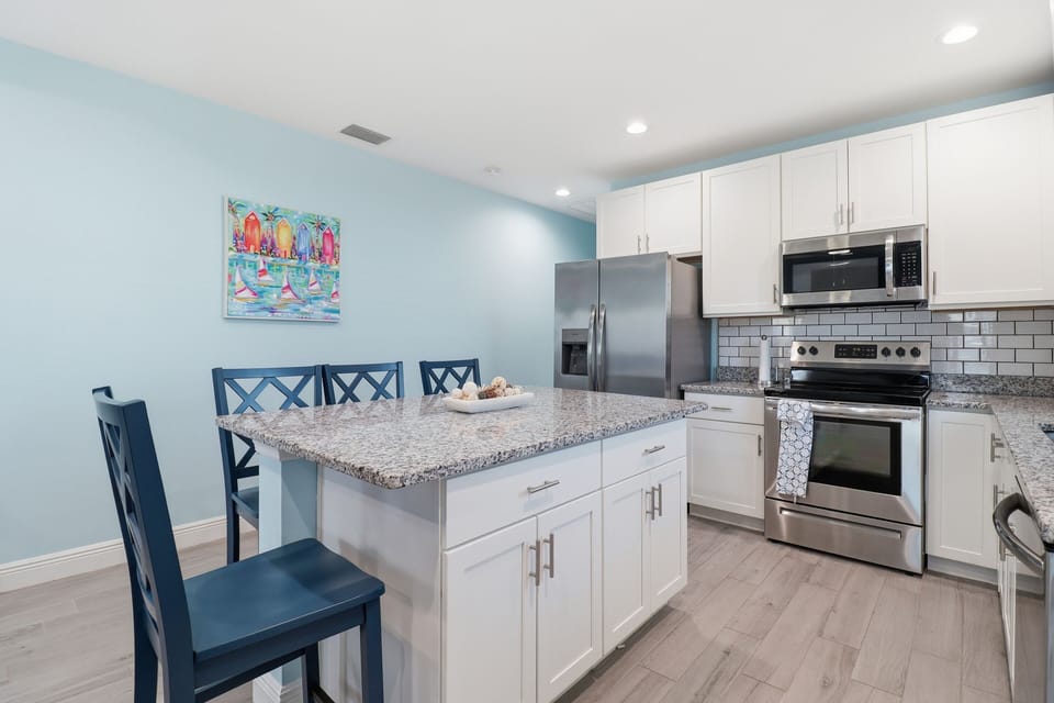 Duplex, 2 Bedrooms | Private kitchen | Fridge, oven, coffee/tea maker, toaster