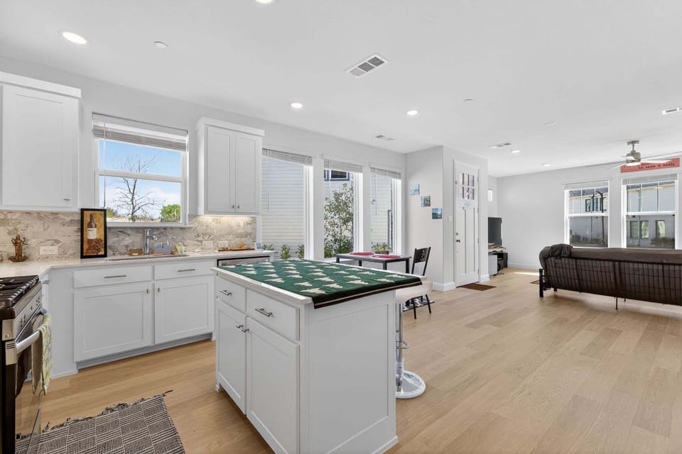 House, 2 Bedrooms | Private kitchen | Coffee/tea maker, fridge, oven