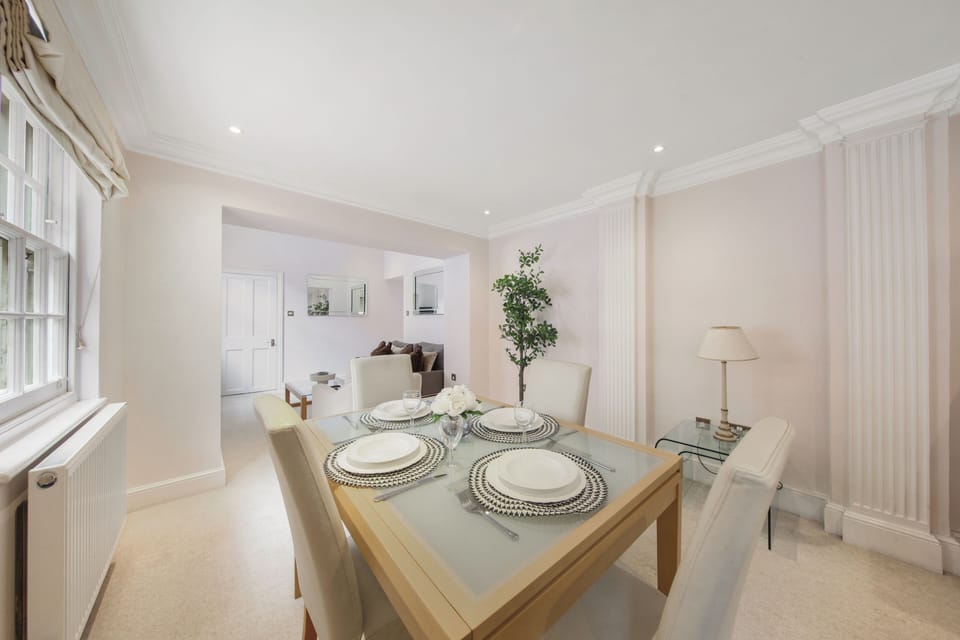 Deluxe Apartment | In-room dining