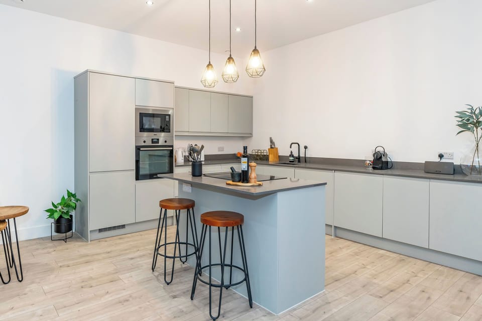 Apartment | Private kitchen | Full-size fridge, microwave, oven, stovetop
