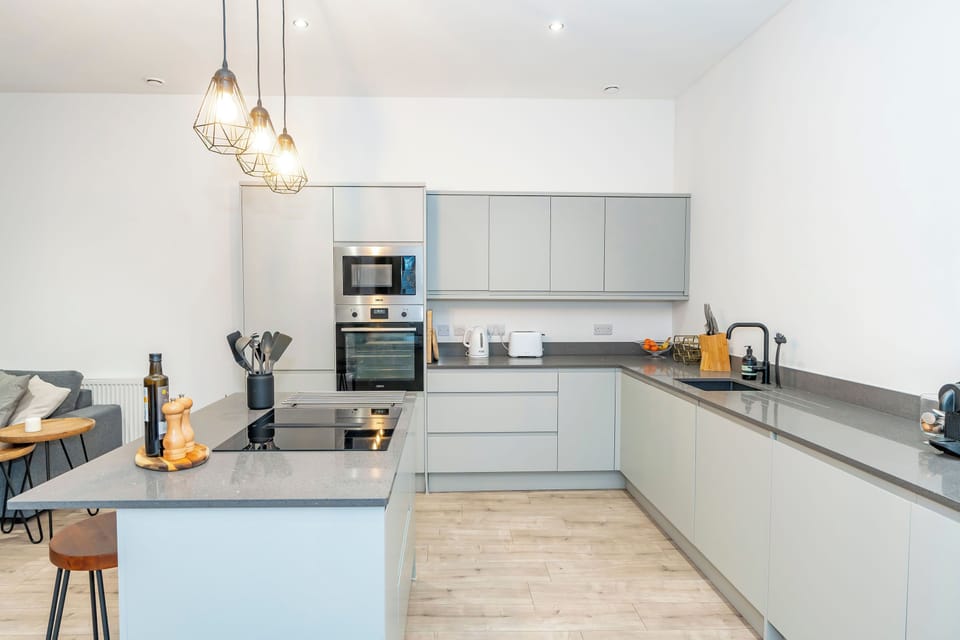 Apartment | Private kitchen | Full-size fridge, microwave, oven, stovetop