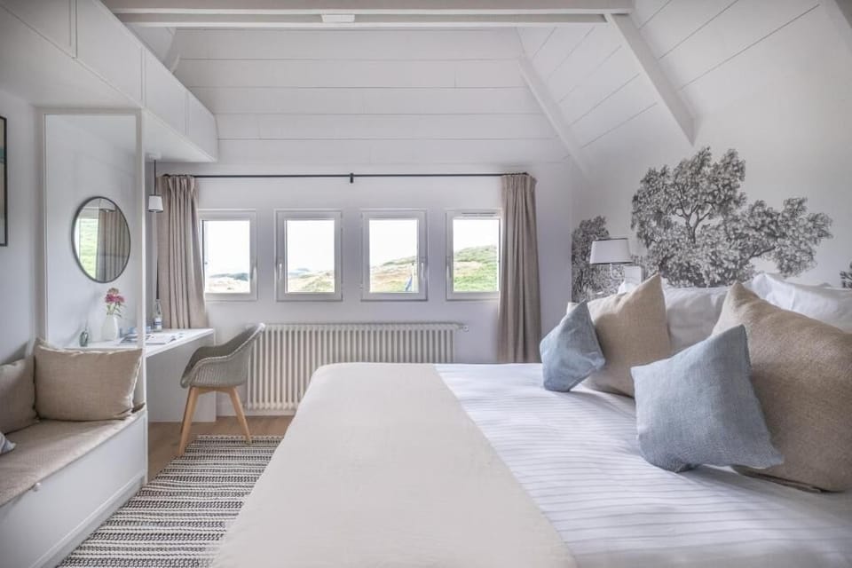Junior Apartment, Garden View | In-room safe, blackout drapes, soundproofing, iron/ironing board