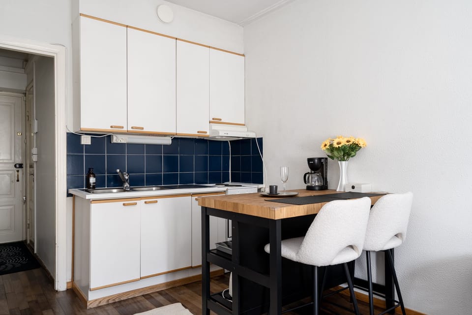 Basic Apartment, Courtyard View | Private kitchen | Fridge, microwave, oven, stovetop