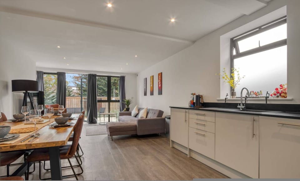 House | 3 bedrooms, desk